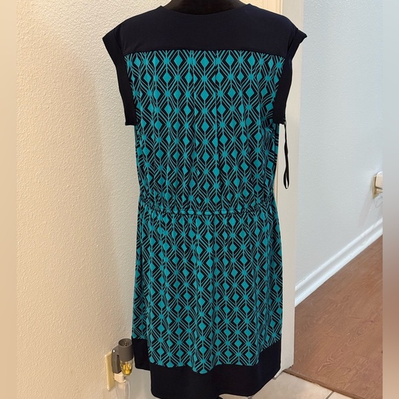 EnFocus Studio Green & Black Zig Zag Striped Sleeveless Midi Dress - Picture 3 of 5